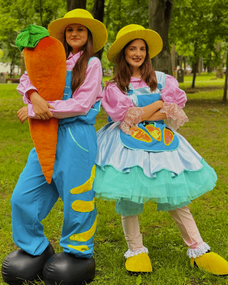 Costume și animatori